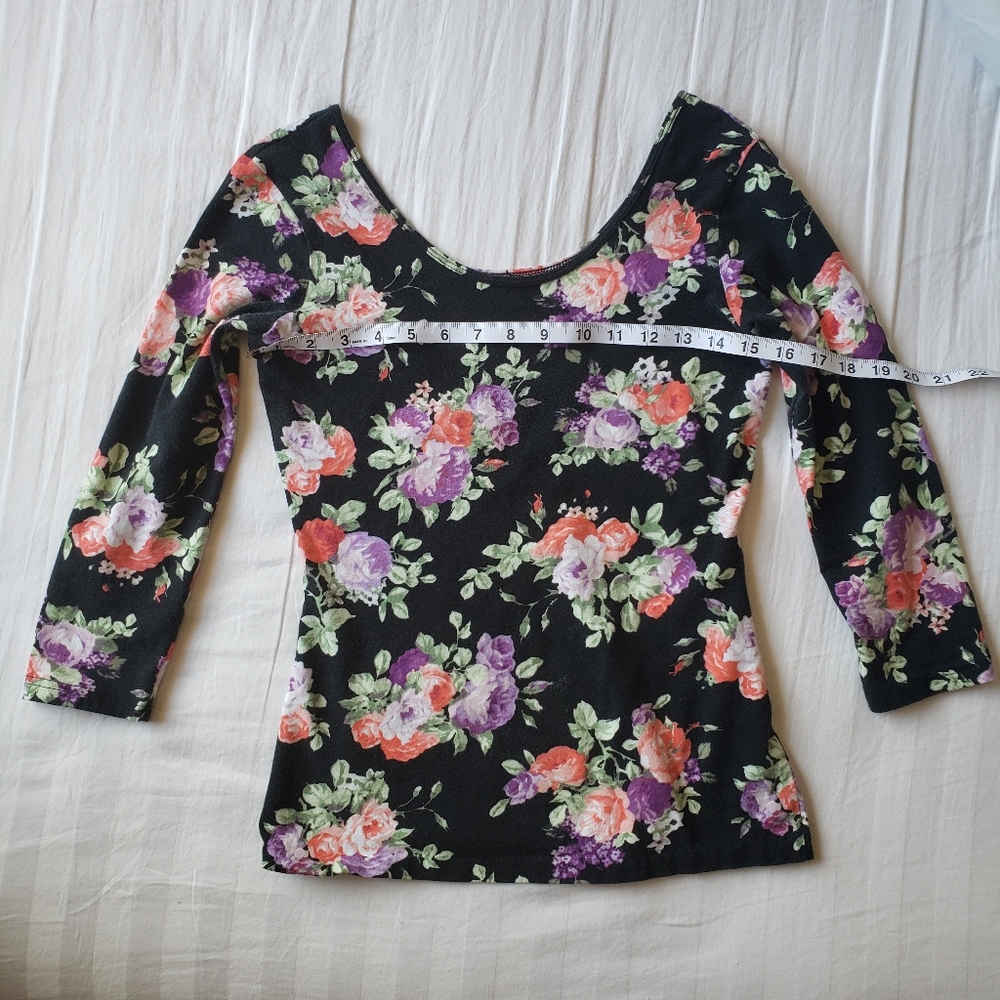 Decree Black floral fitted blouse size M stretchy